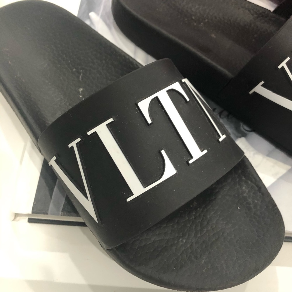 Valentino Slides View 3
